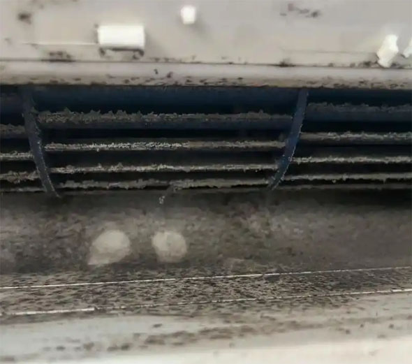 江华空调吹的风有股烧焦味是怎么回事